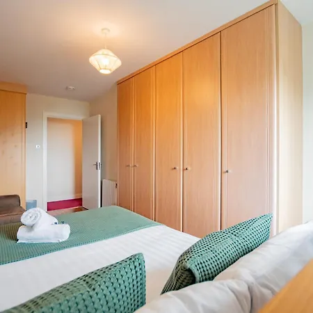 Atalia View Penthouse With Balcony Appartamento Galway